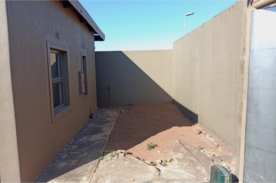 5 Bedroom Property for Sale in Moroka Gauteng