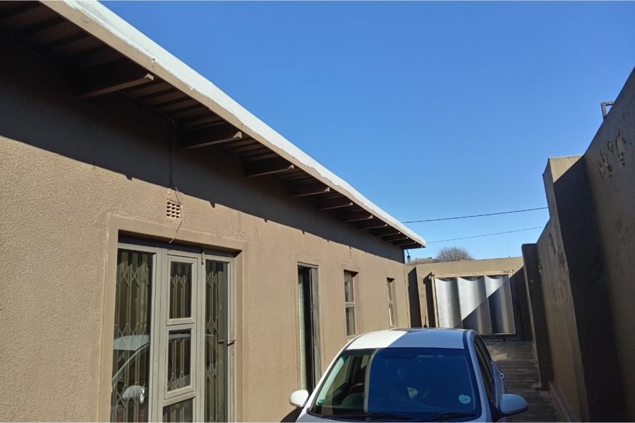 5 Bedroom Property for Sale in Moroka Gauteng