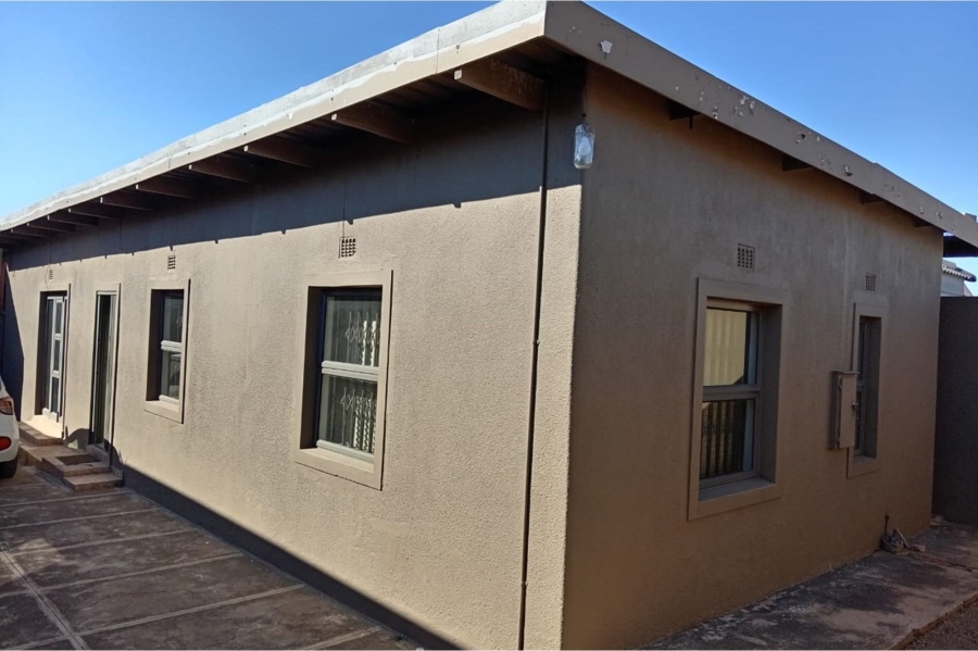 5 Bedroom Property for Sale in Moroka Gauteng