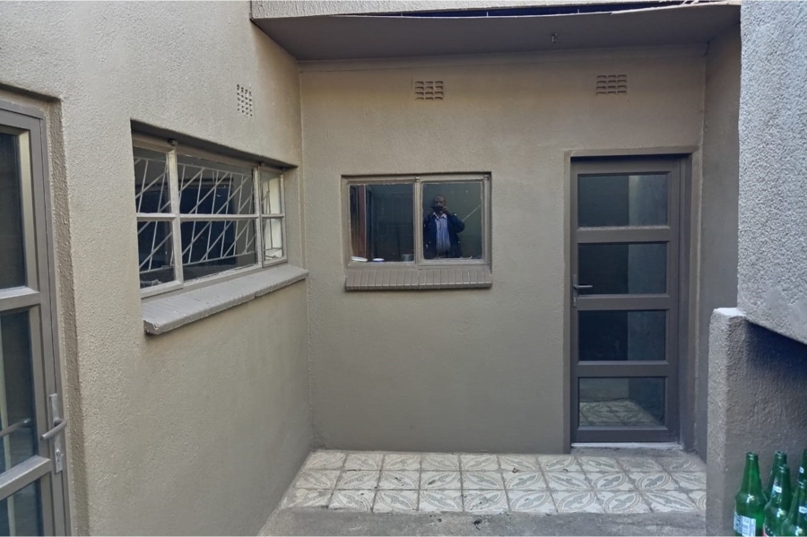 5 Bedroom Property for Sale in Moroka Gauteng