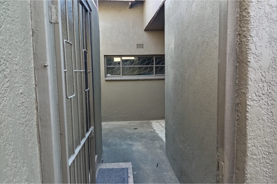 5 Bedroom Property for Sale in Moroka Gauteng