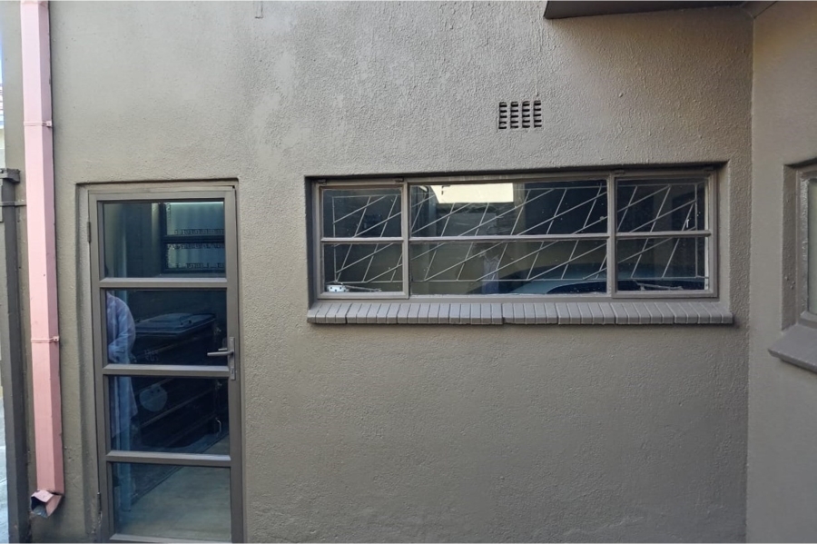 5 Bedroom Property for Sale in Moroka Gauteng