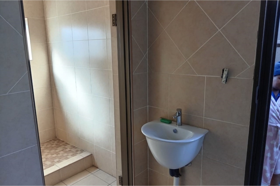 5 Bedroom Property for Sale in Moroka Gauteng