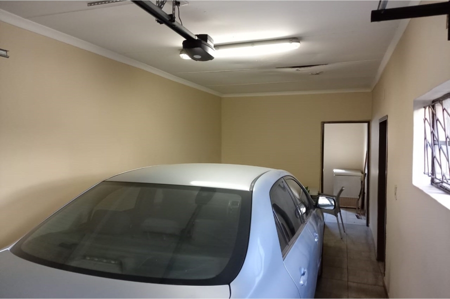 5 Bedroom Property for Sale in Moroka Gauteng