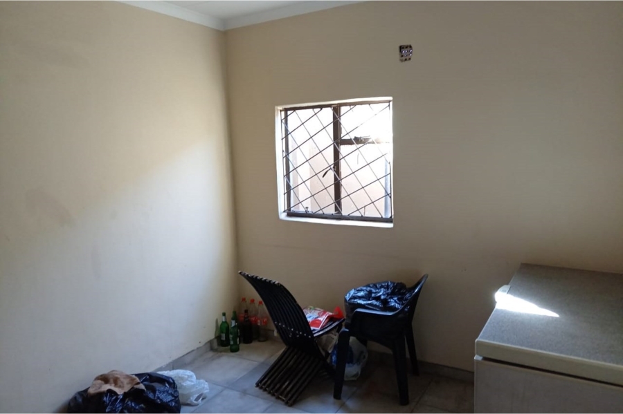 5 Bedroom Property for Sale in Moroka Gauteng