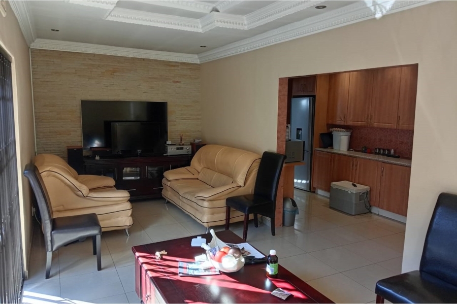 5 Bedroom Property for Sale in Moroka Gauteng