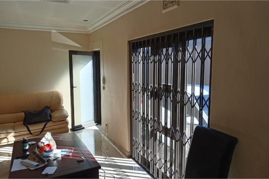 5 Bedroom Property for Sale in Moroka Gauteng