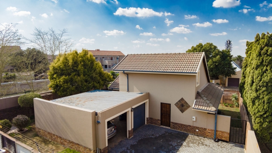 3 Bedroom Property for Sale in Glen Marais Gauteng