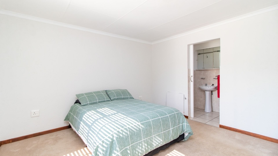 3 Bedroom Property for Sale in Glen Marais Gauteng