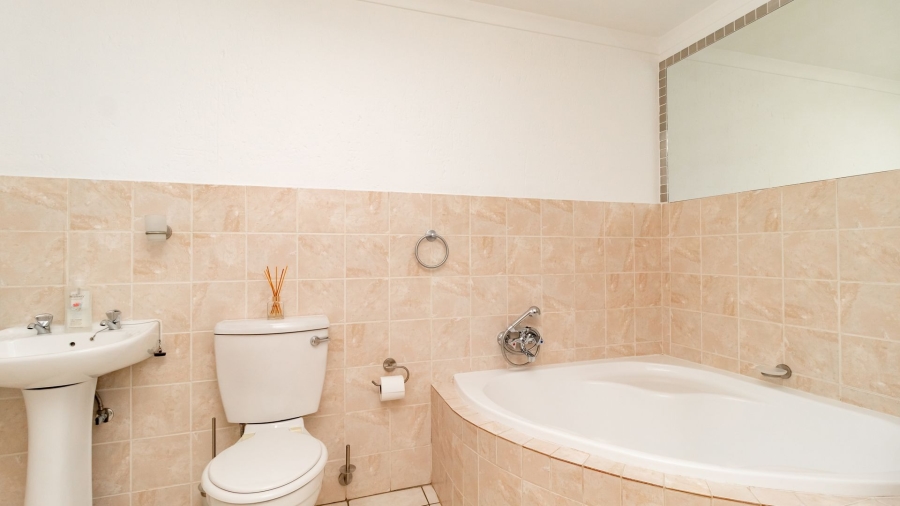 3 Bedroom Property for Sale in Glen Marais Gauteng