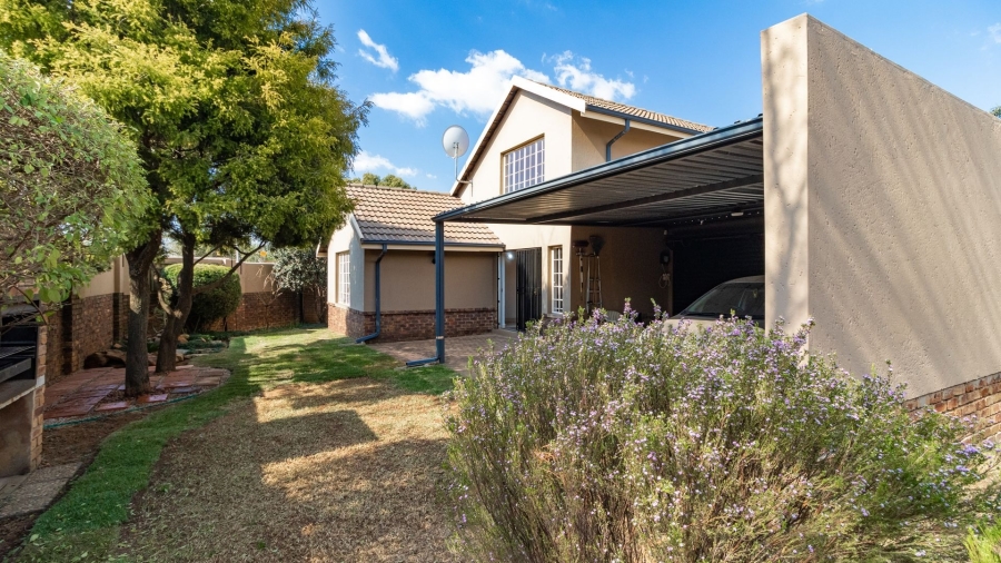 3 Bedroom Property for Sale in Glen Marais Gauteng