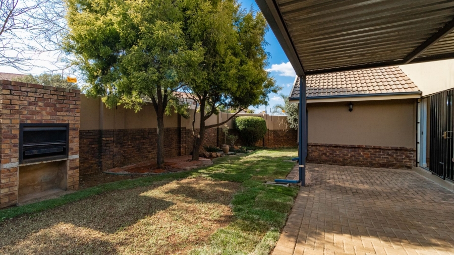 3 Bedroom Property for Sale in Glen Marais Gauteng