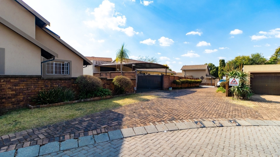3 Bedroom Property for Sale in Glen Marais Gauteng