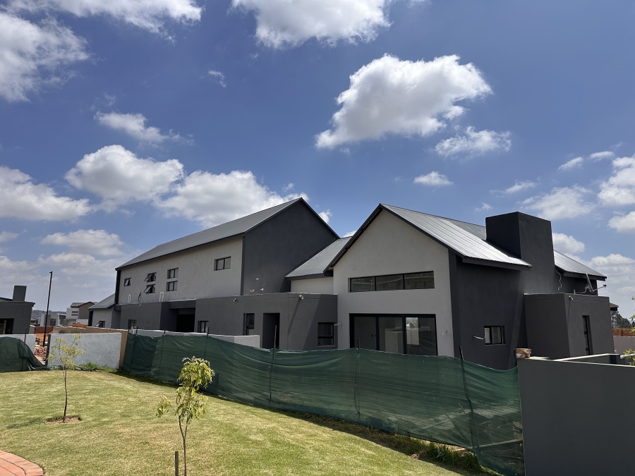 5 Bedroom Property for Sale in Midstream Heights Gauteng