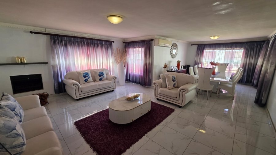 7 Bedroom Property for Sale in Doornpoort Gauteng