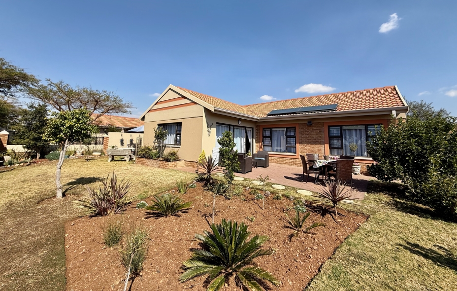 2 Bedroom Property for Sale in The Retreat Gauteng