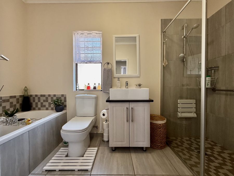 2 Bedroom Property for Sale in The Retreat Gauteng