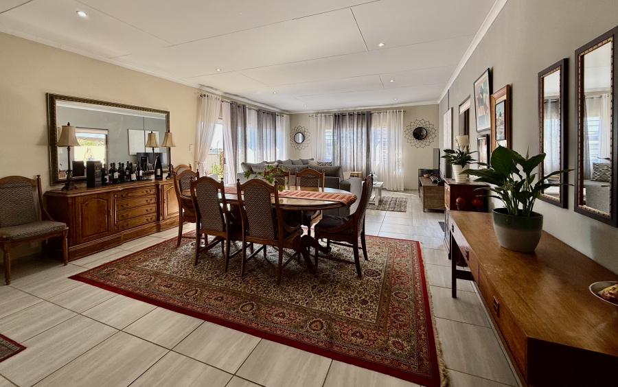 2 Bedroom Property for Sale in The Retreat Gauteng