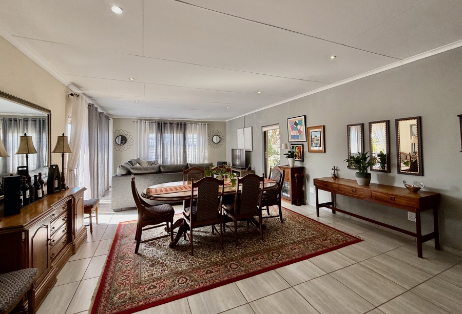2 Bedroom Property for Sale in The Retreat Gauteng