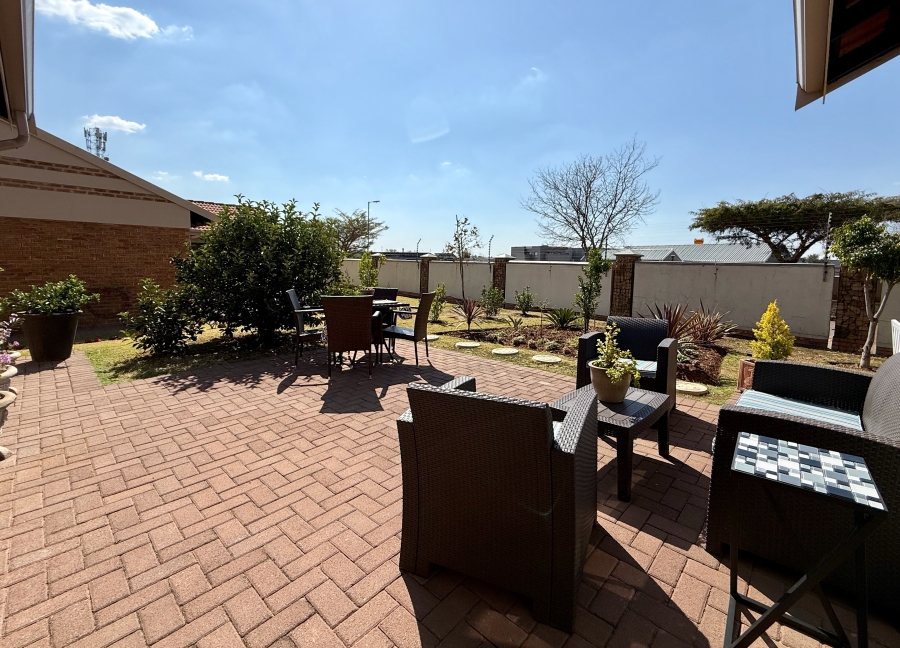 2 Bedroom Property for Sale in The Retreat Gauteng