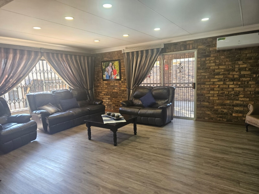 4 Bedroom Property for Sale in Greenhills Gauteng