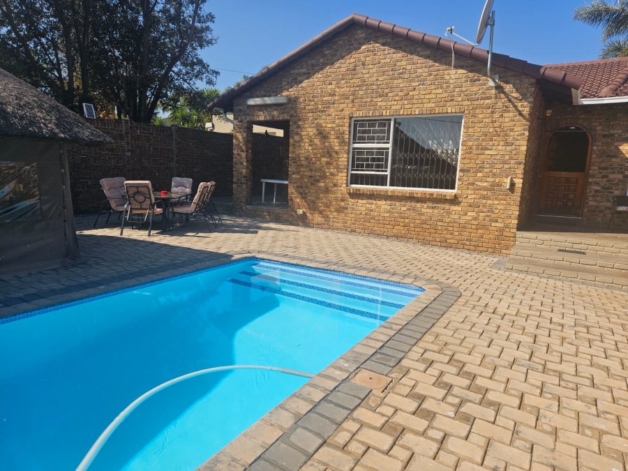 4 Bedroom Property for Sale in Greenhills Gauteng