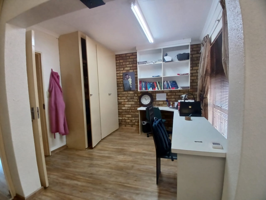 3 Bedroom Property for Sale in Greenhills Gauteng
