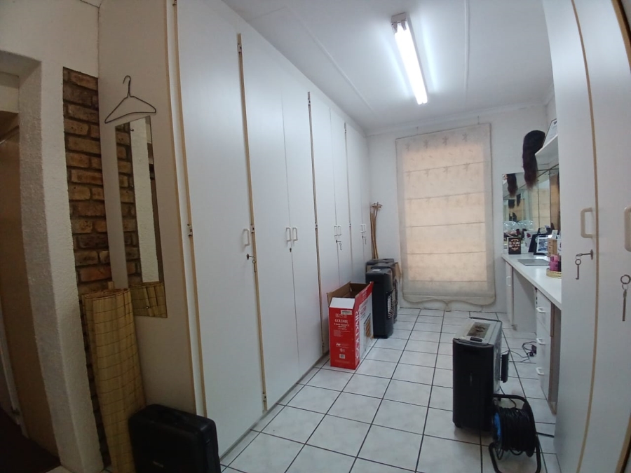 3 Bedroom Property for Sale in Greenhills Gauteng
