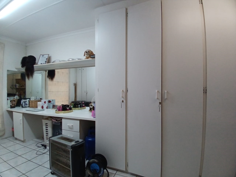 3 Bedroom Property for Sale in Greenhills Gauteng