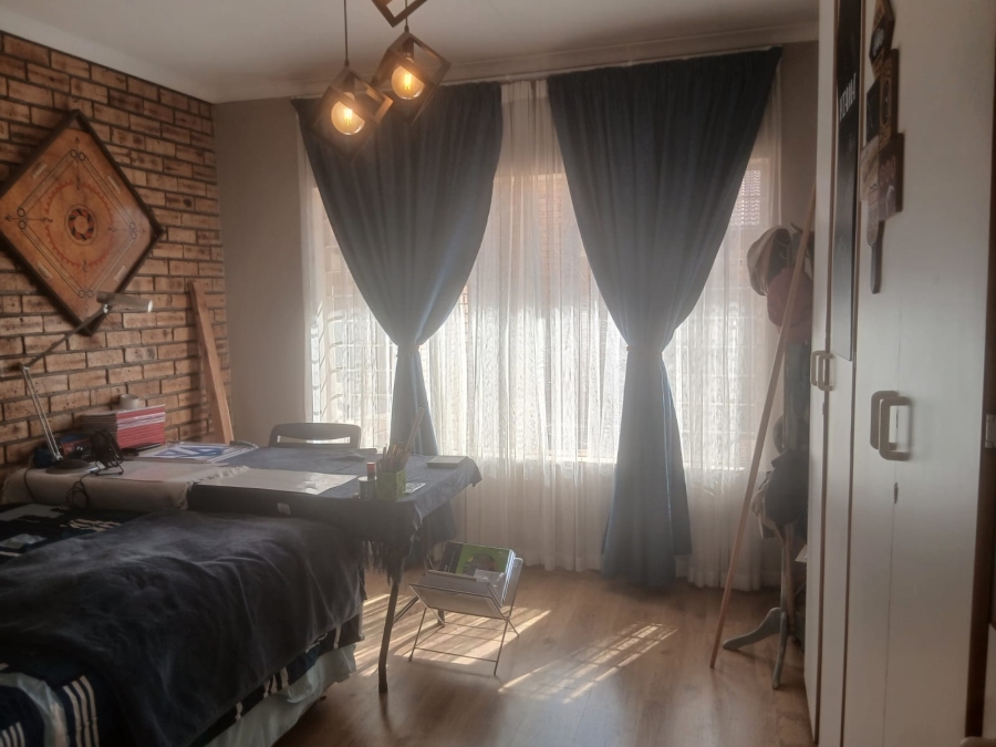 3 Bedroom Property for Sale in Greenhills Gauteng