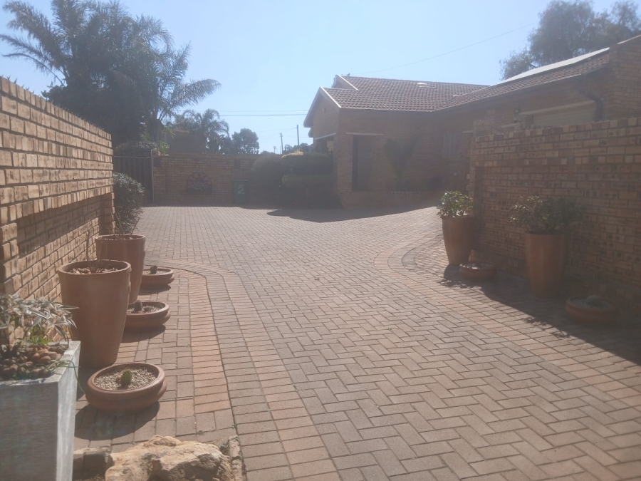 3 Bedroom Property for Sale in Greenhills Gauteng
