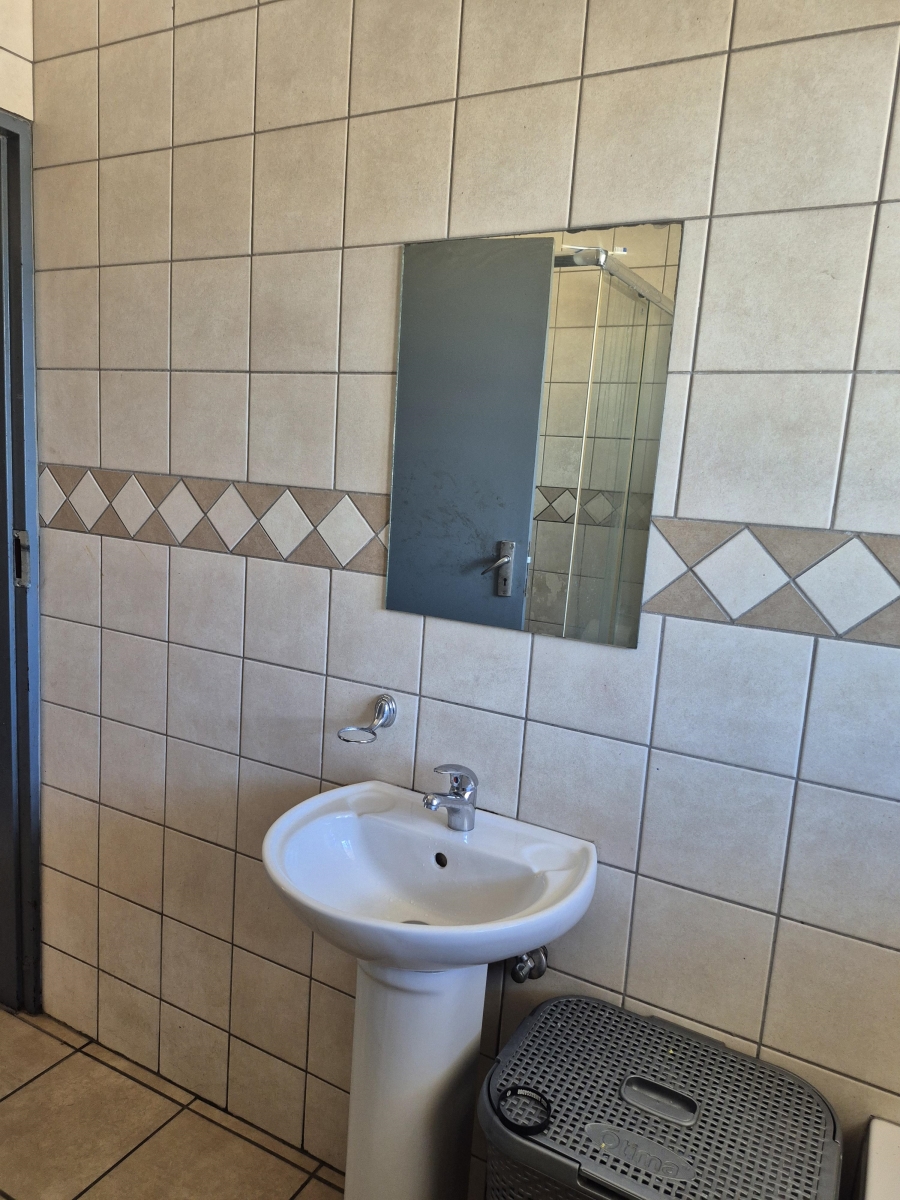 2 Bedroom Property for Sale in Noordwyk Gauteng