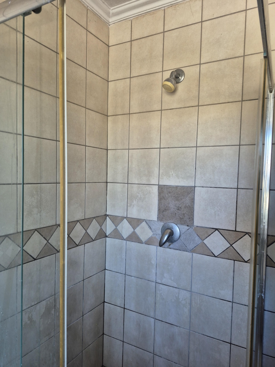 2 Bedroom Property for Sale in Noordwyk Gauteng