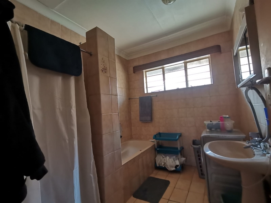 3 Bedroom Property for Sale in Brackenhurst Gauteng