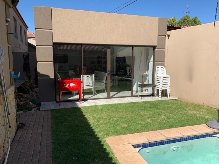 To Let 3 Bedroom Property for Rent in Sylviavale Gauteng
