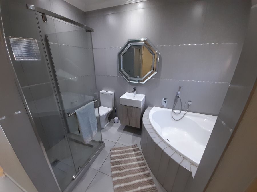 To Let 3 Bedroom Property for Rent in Sylviavale Gauteng