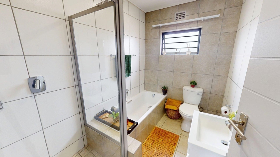4 Bedroom Property for Sale in Lotus Gardens Gauteng