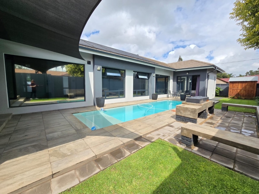 3 Bedroom Property for Sale in Sonneveld Gauteng