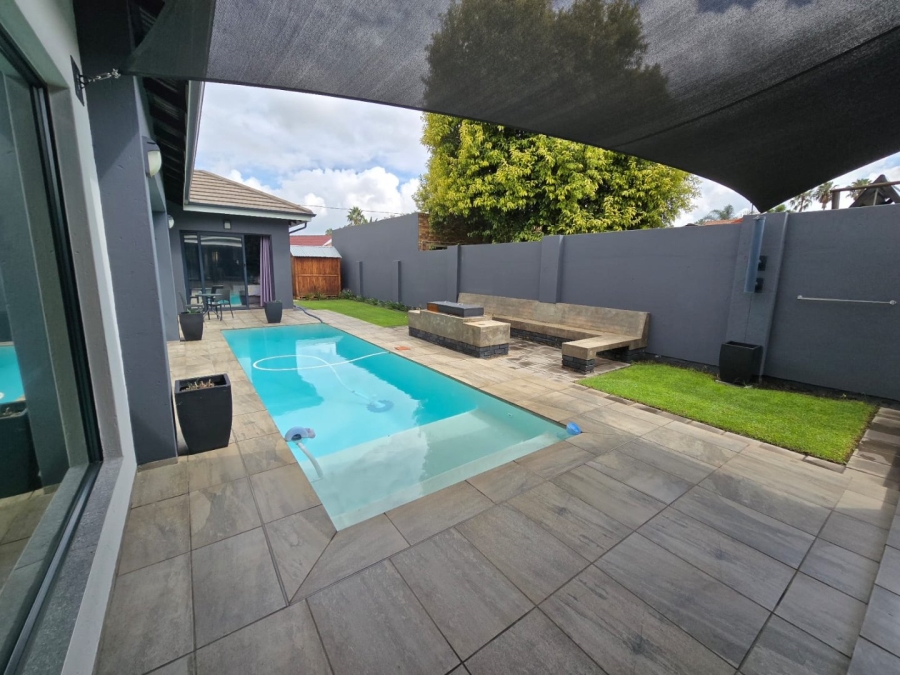3 Bedroom Property for Sale in Sonneveld Gauteng