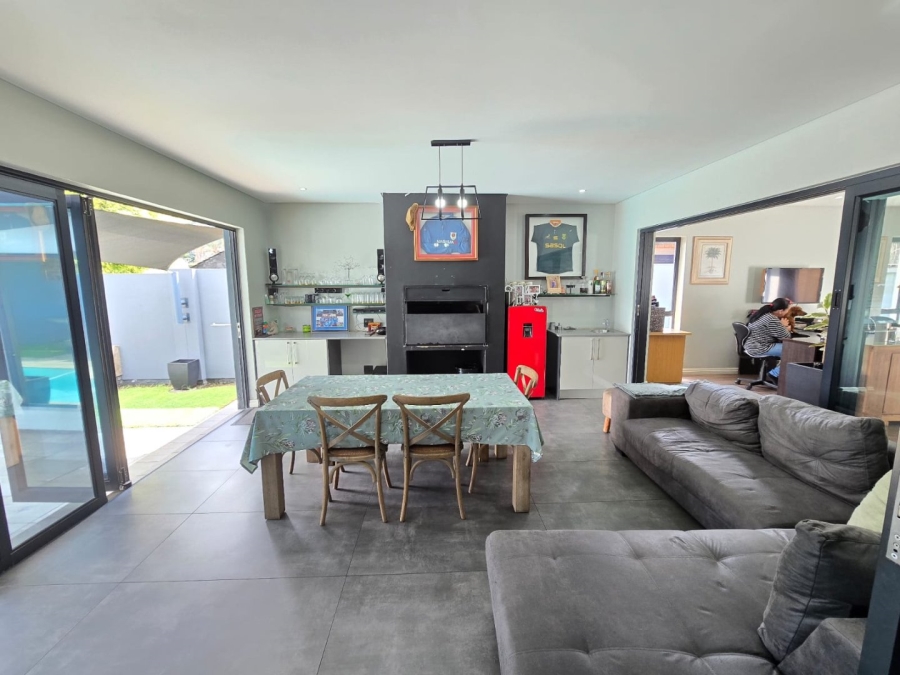 3 Bedroom Property for Sale in Sonneveld Gauteng