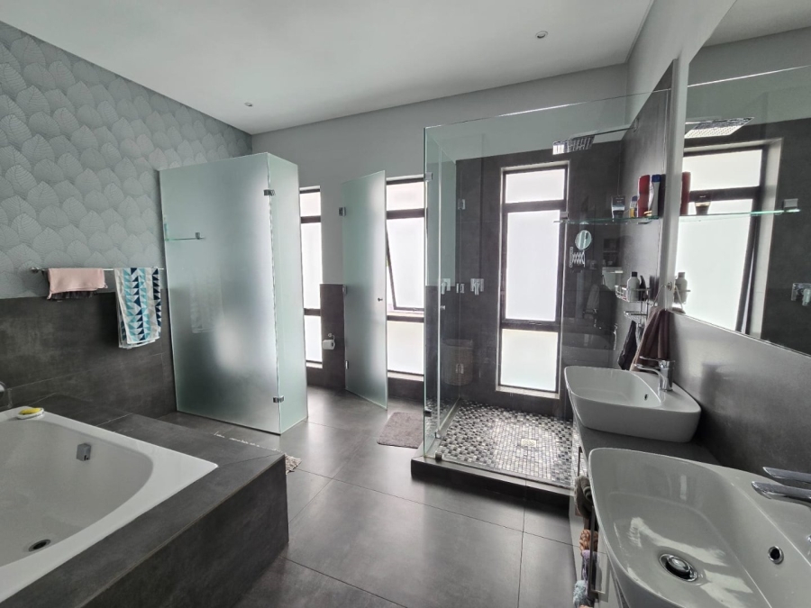 3 Bedroom Property for Sale in Sonneveld Gauteng