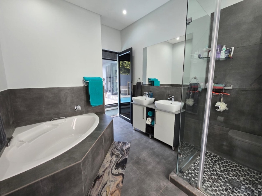 3 Bedroom Property for Sale in Sonneveld Gauteng