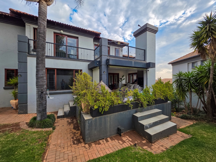 4 Bedroom Property for Sale in Faerie Glen Gauteng