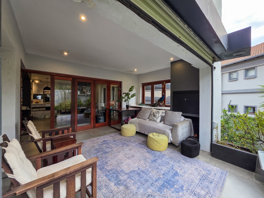 4 Bedroom Property for Sale in Faerie Glen Gauteng