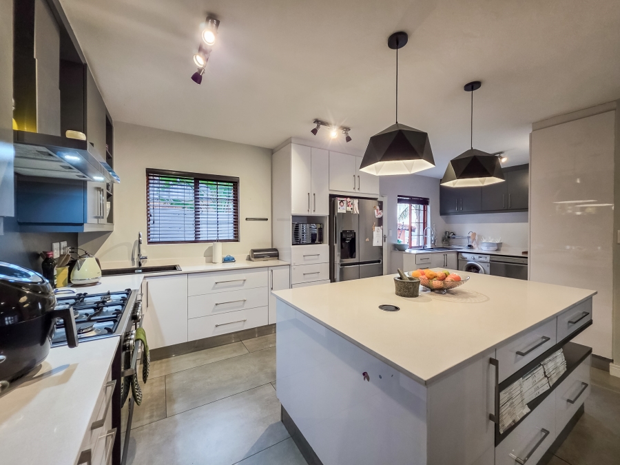 4 Bedroom Property for Sale in Faerie Glen Gauteng