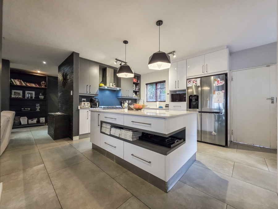 4 Bedroom Property for Sale in Faerie Glen Gauteng
