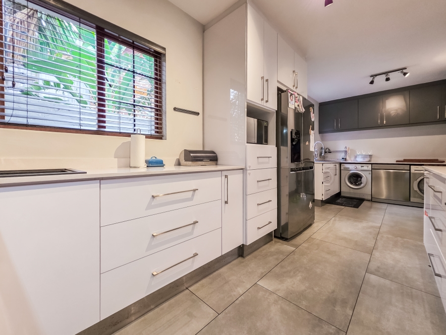 4 Bedroom Property for Sale in Faerie Glen Gauteng