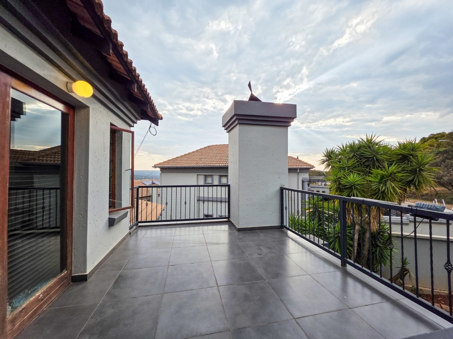 4 Bedroom Property for Sale in Faerie Glen Gauteng