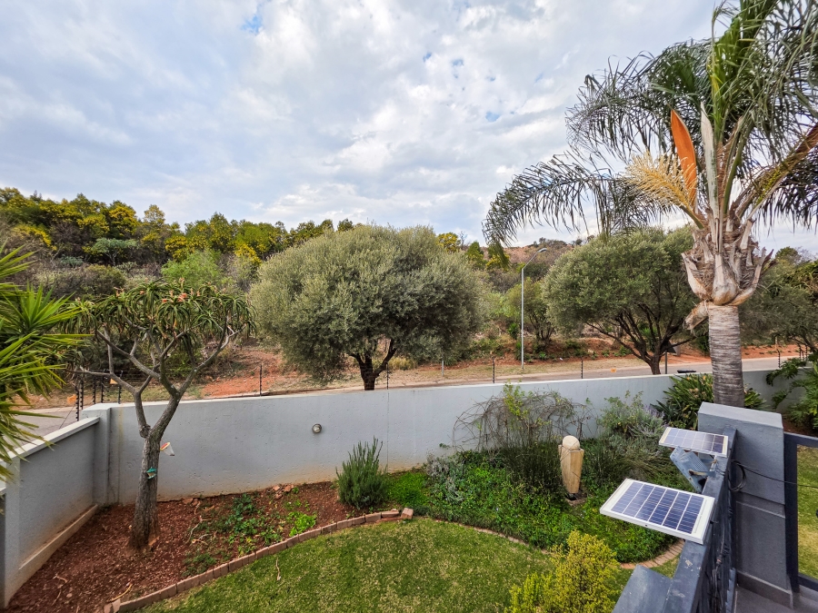 4 Bedroom Property for Sale in Faerie Glen Gauteng