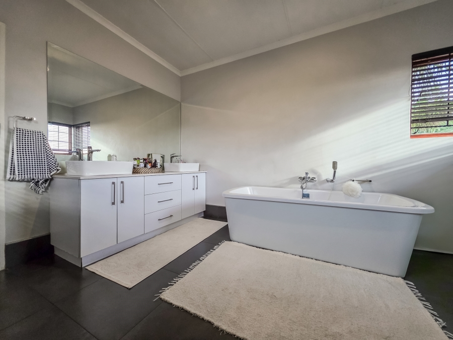 4 Bedroom Property for Sale in Faerie Glen Gauteng